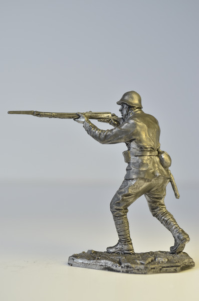 Не крашенный оловянный солдатик оловянный солдатик. Высота 54 мм. 