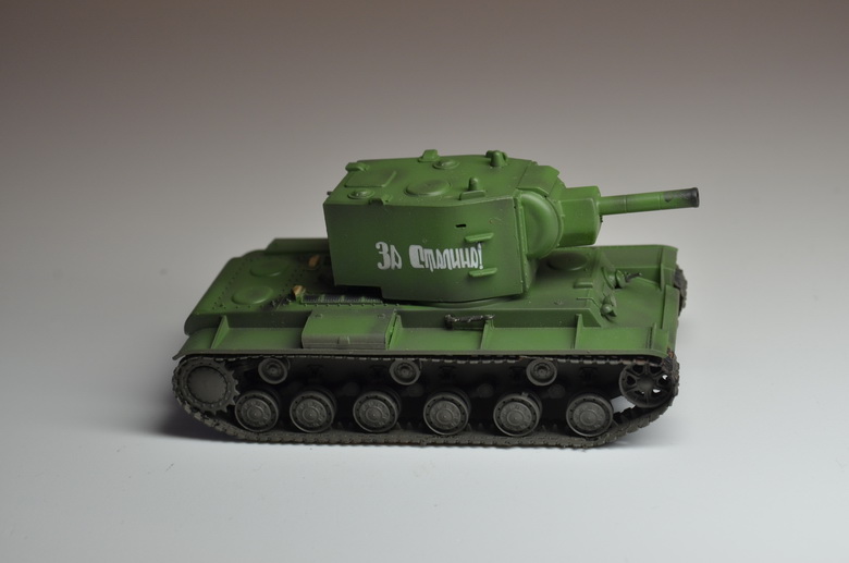 Модель танка КВ-2 зеленый камуфляж