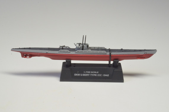 Коллекционная модель Подводная лодка U-9B 1942г. изготовлена из пластика, что позволяет более детально отлить все даже мелкие детали. Детализация у пластиковых моделей намного выше, нежели у моделей из металла.