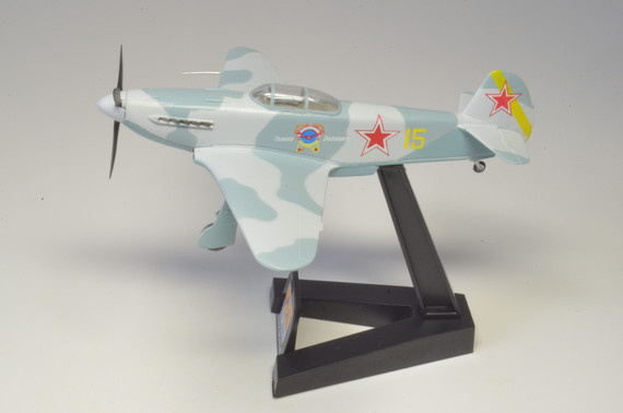 Коллекционная модель Самолет Як-3 157 ИАП 1944г. изготовлена из пластика, что позволяет более детально отлить все даже мелкие детали. Детализация у пластиковых моделей намного выше, нежели у моделей из металла.